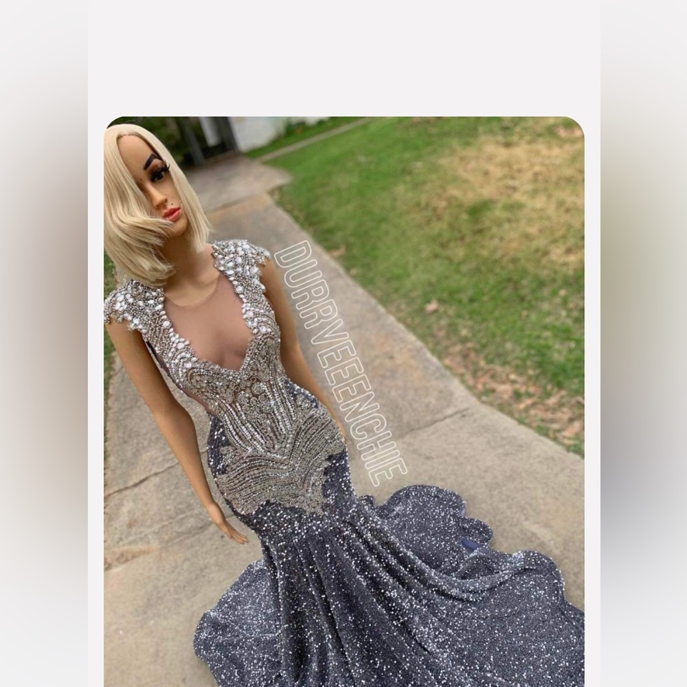 prom dress going for 500$ willing to negotiate